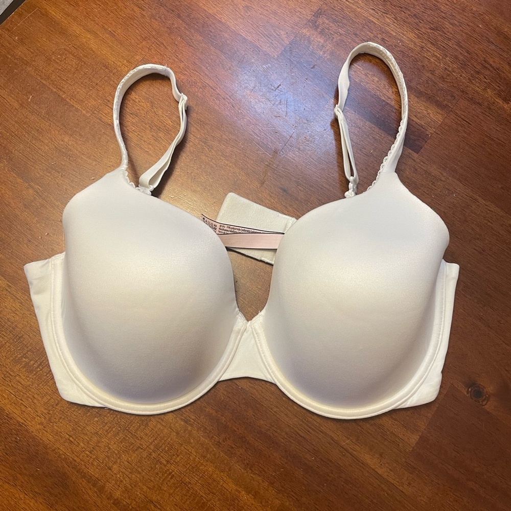 Victoria’s Secret-Body by Victoria-Lined Perfect Coverage-White-size 36DD